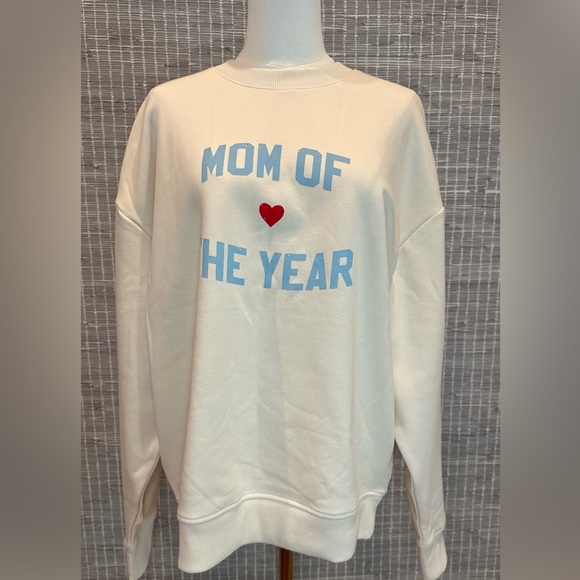 ❤️ FAVORITE DAUGHTER MOM OF THE YEAR SWEATSHIRT ❤️ - Picture 2 of 5